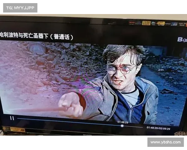 《寒冬湖畔的低语：一段关于孤独与温暖交织的心灵故事》